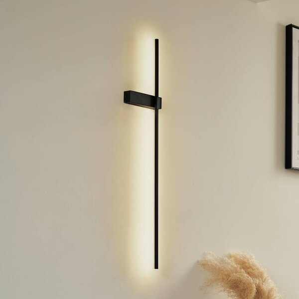 Lindby Nástěnné světlo Natsumi, černé, hliník, 90 cm, Černá, Obývací pokoj / jídelna, Hliník, Moderní