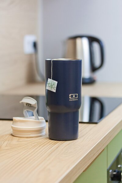 Termohrnek s víčkem a brčkem Travel Infinity Blue 600 ml