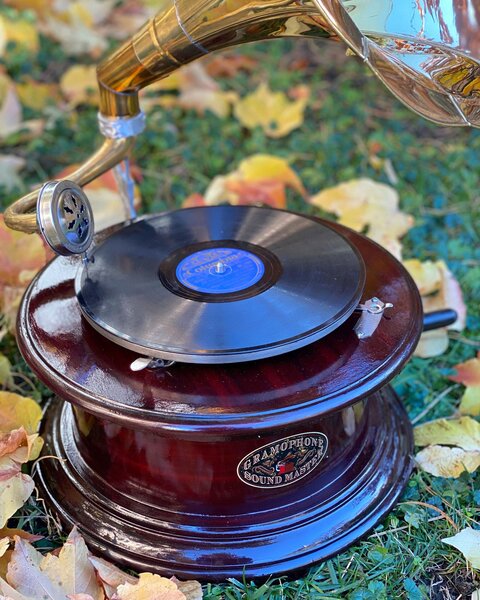 Retro gramofon s troubou replika