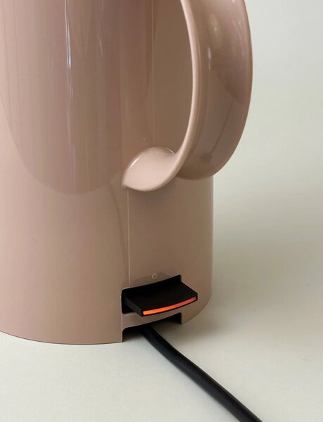 Rychlovarná konvice EM77 Stelton 1,5 l tmavá starorůžová