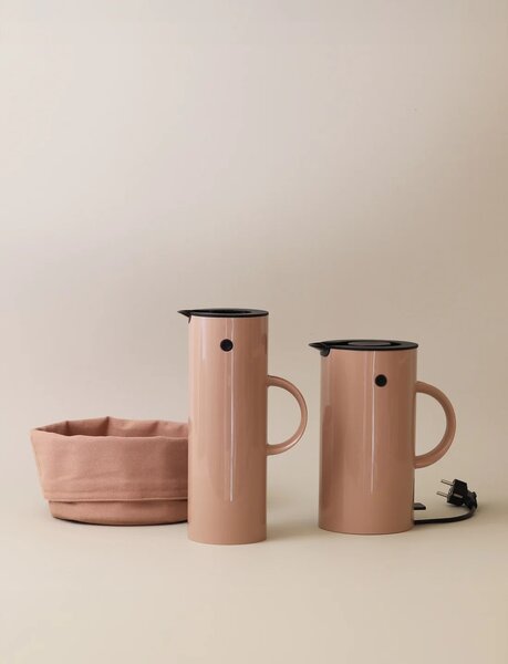 Rychlovarná konvice EM77 Stelton 1,5 l tmavá starorůžová