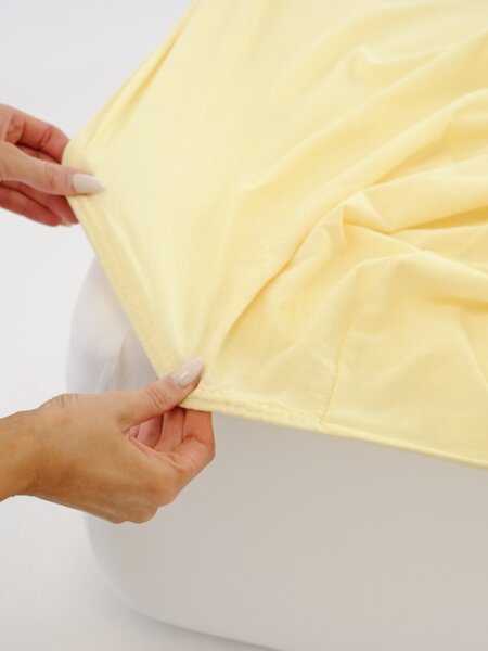 MK Lůžkoviny Jersey prostěradlo do postýlky Classic 70 × 140 cm - pastelová žlutá