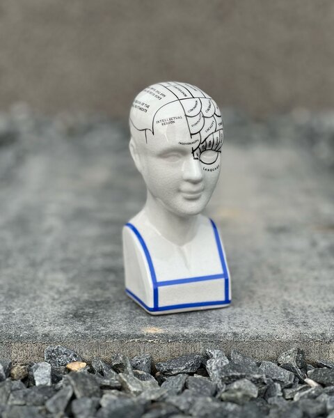 Porcelánová figurka malá - Frenologická lebka