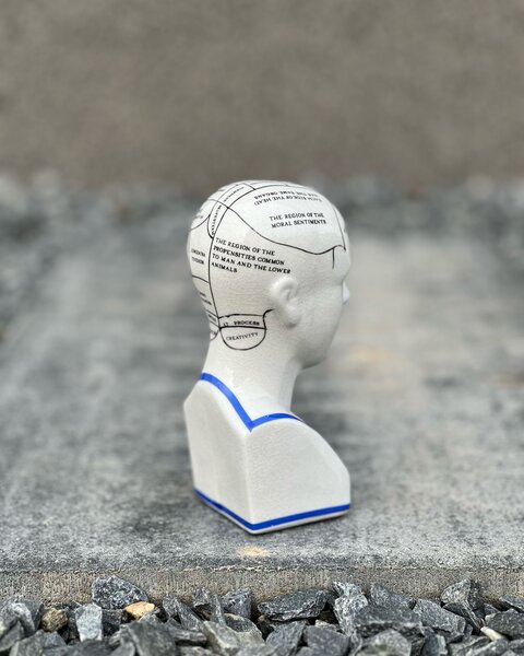 Porcelánová figurka malá - Frenologická lebka