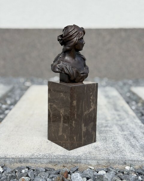 Bronzová busta - Busta ženy