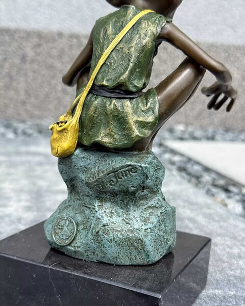 Bronzová socha - Skřítek pohádková figurka