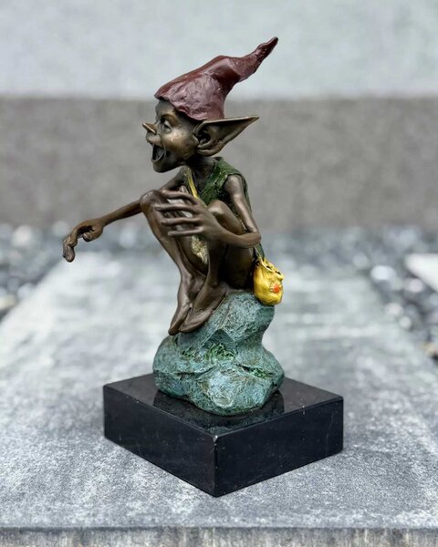 Bronzová socha - Skřítek pohádková figurka