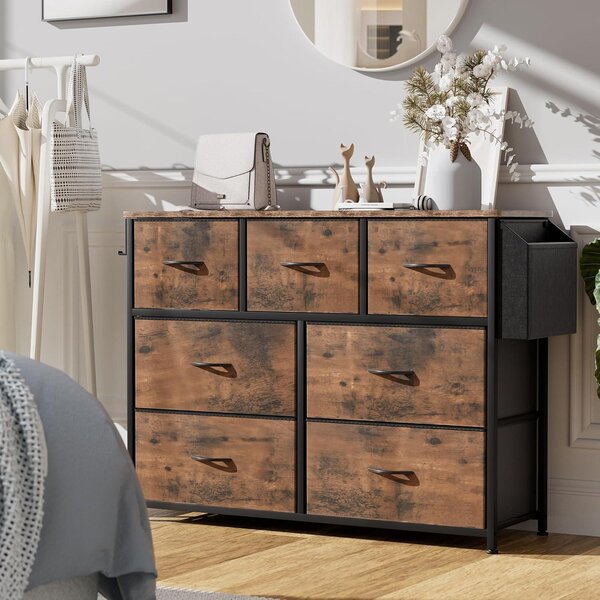 Komoda z masivního dřeva s 7 velkými zásuvkami, boční kapsou a háčky, rustikální hnědá barva, 100B x 78H cm