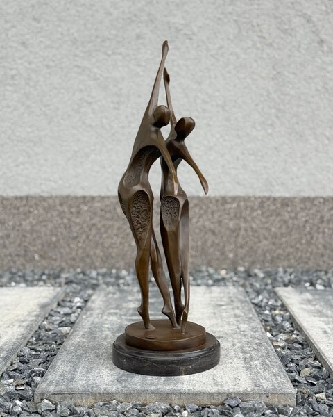 Bronzová socha - Tančící pár - moderní figurální soška