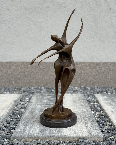 Bronzová socha - Tančící pár - moderní figurální soška
