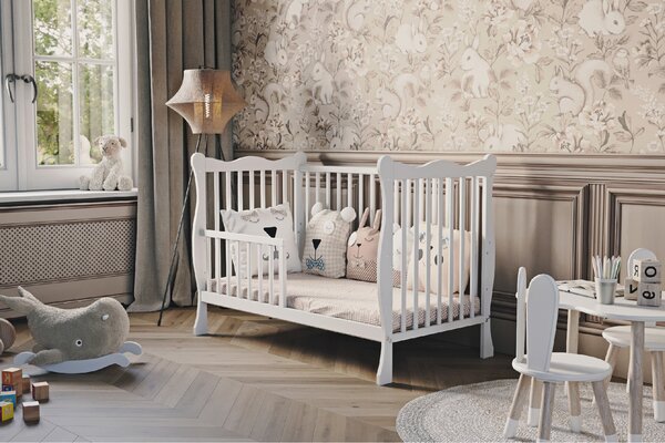 Dětská postýlka Julia 60×120 cm bílá s bočnicí – elegantní dřevěná postýlka s funkcí dětské postele Druh matrace: bez matrace