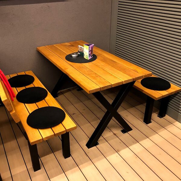 KULHÁNEK Zahradní stůl s kovovými nohami „X“ Odstín nátěru: olej - ořech, Velikost desky: individuální, Odstín podnože: černá - RAL 9005