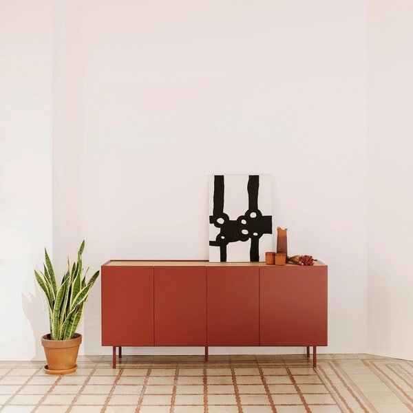 Červená nízká komoda v dekoru dubu 165x78 cm Arista – Teulat