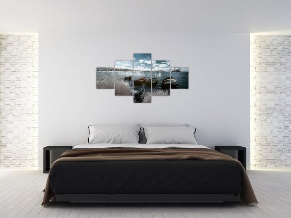 Obraz - Dřevěné loďky na jezeru (125x70 cm)