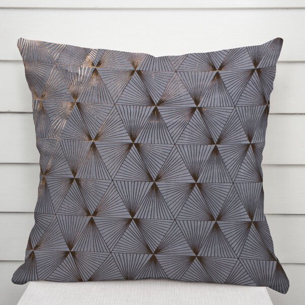 Biante Sametový povlak na polštář Isabela IBL-003 Rose Gold trojúhelníky na šedém 30 x 50 cm