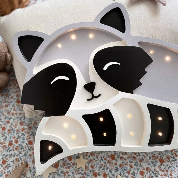 Peekaboo Šedá dřevěná dětská LED lampa Mýval 37 cm