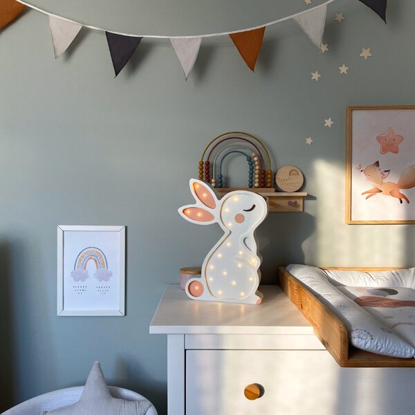 Peekaboo Bílá dřevěná dětská LED lampa Králíček 38 cm