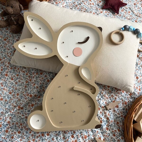 Peekaboo Béžová dřevěná dětská LED lampa Králíček 38 cm