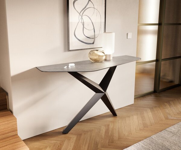 DELIFE Konzolový stůl Edge polygonální 140×50 cm keramika beton šedá Zentharo kov černá
