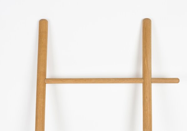 White Label Dubový odkládací žebřík WLL JHON 156,5 cm