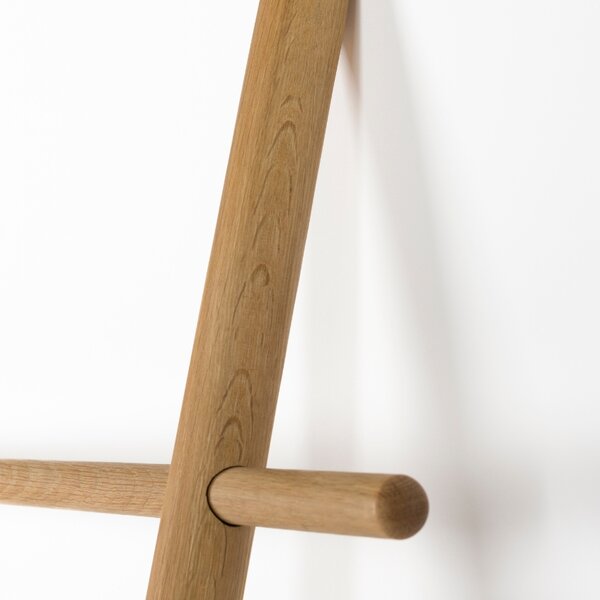 White Label Dubový odkládací žebřík WLL JHON 156,5 cm