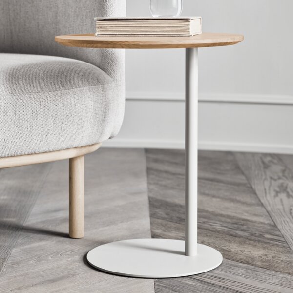 Bolia Dubový odkládací stolek Pillar 45 cm se šedou podnoží