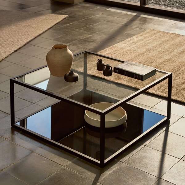 Černý kovový konferenční stolek Kave Home Blackhill 80 x 80 cm se skleněnou deskou