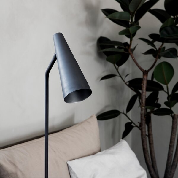 House Doctor Černá kovová stojací lampa Precise 124 cm