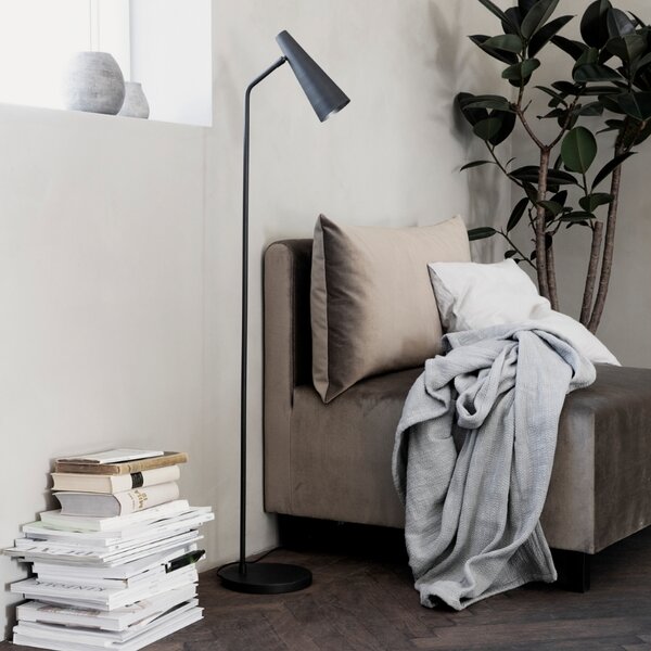 House Doctor Černá kovová stojací lampa Precise 124 cm