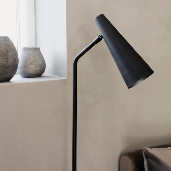 House Doctor Černá kovová stojací lampa Precise 124 cm