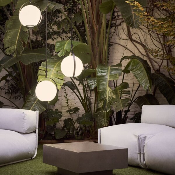 Bílá plastová stolní LED lampa Kave Home Dinesh s černou rukojetí