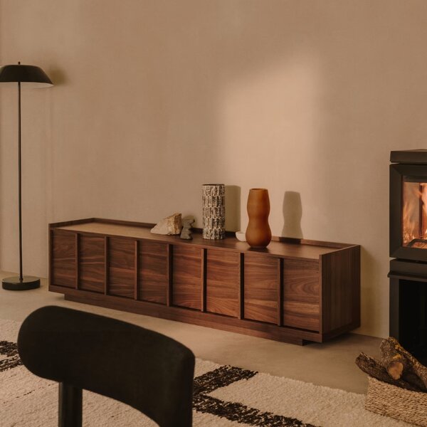 Kave Home Ořechový TV stolek Onix 200 x 40 cm
