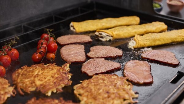 Weber Plynový gril Genesis E-330WR Stealth