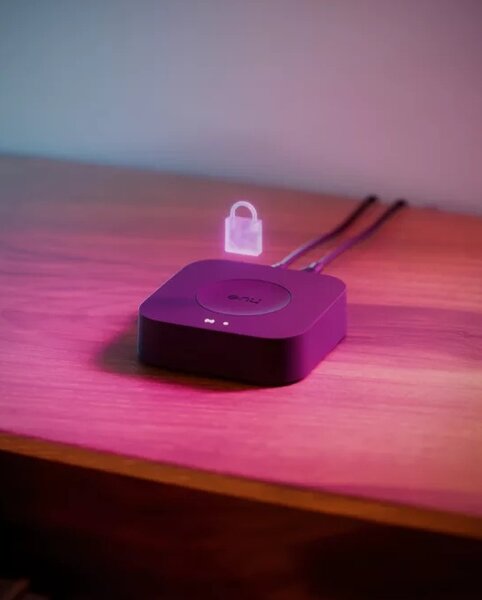 Hue Bridge Pro centrální hub Wi-Fi/Zigbee/Bluetooth/Matter, 150 světel