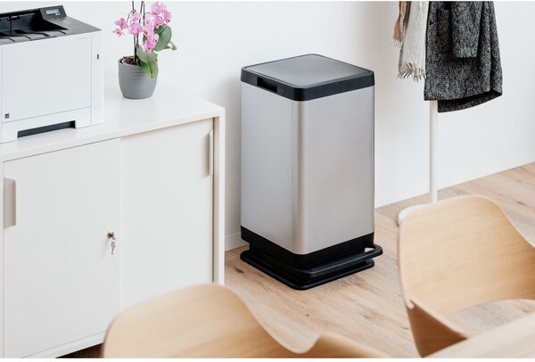 Nášlapný plastový odpadkový koš ve stříbrné barvě 80 l Tokyo – DEA HOME
