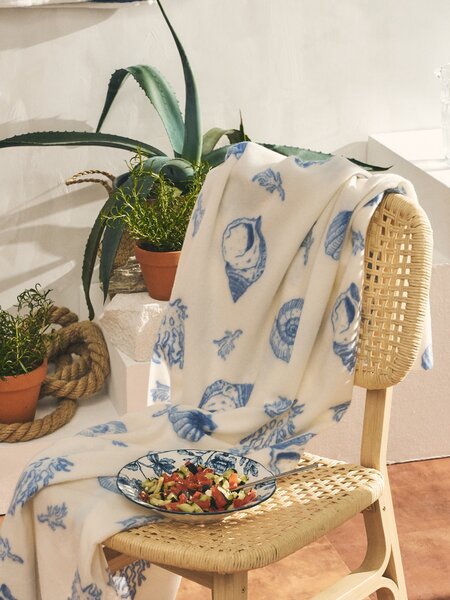Sinsay - Blanket with seashell pattern - krémová