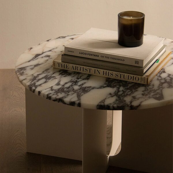 Audo Copenhagen designové odkládací stolky Androgyne Side Table (průměr 63 cm)