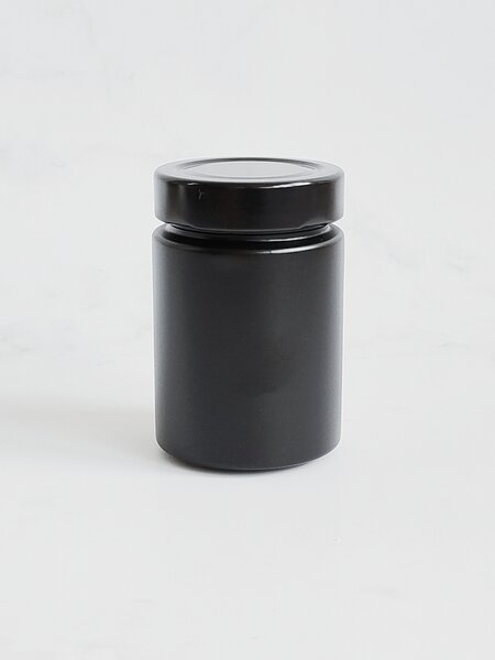Kořenka skleněná černá TOM 192 ml s černým víčkem Twist Off Deep 58 mm