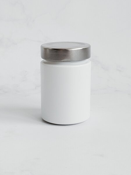 Kořenka skleněná bílá TOM 192 ml se stříbrným víčkem Twist Off Deep 58 mm