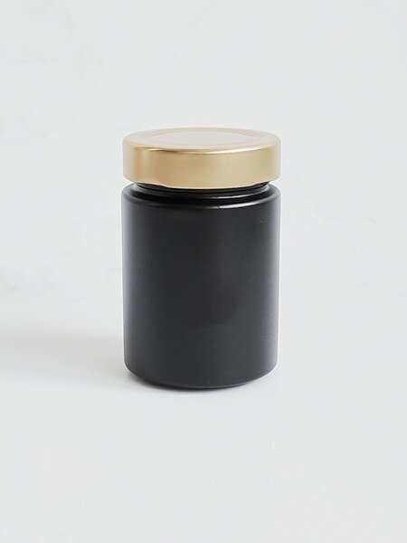Kořenka skleněná černá TOM 192 ml se zlatým víčkem Twist Off Deep 58 mm