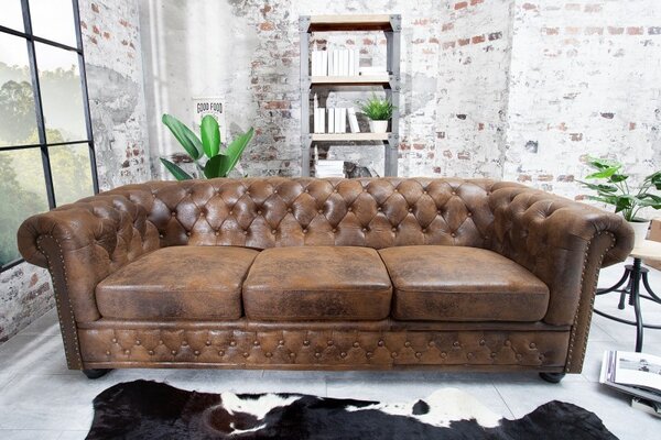 Luxusní vintage hnědá sedačka Antik s chesterfield prošíváním z kůže s nýty s černými nožičkami 205 cm