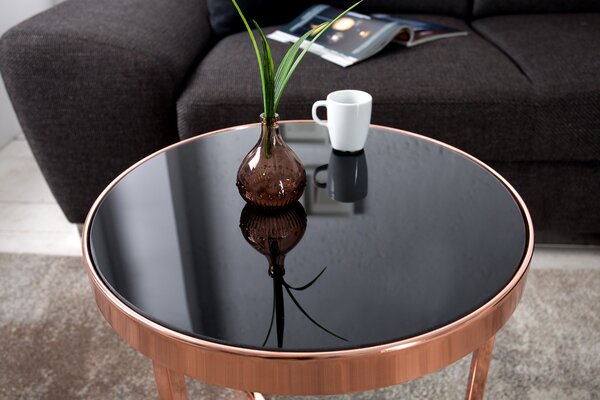 Art deco kulatý měděný kovový příruční stolek Lava s černou lesklou skleněnou deskou a tříramennou podstavou 50 cm