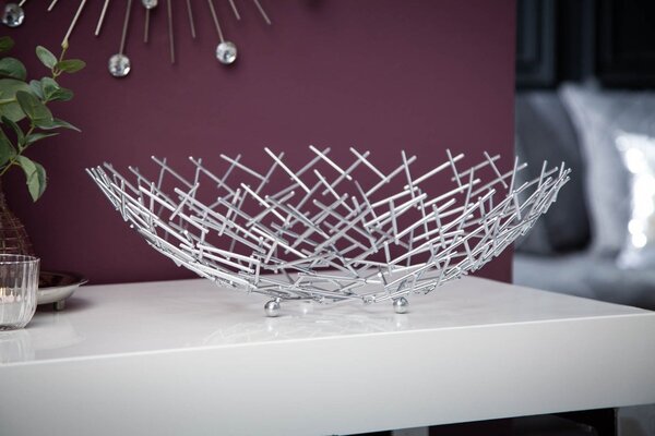 Moderní kulatá stříbrná kovová dekorační mísa Weave v atypickém designu kovové sítě 45 cm