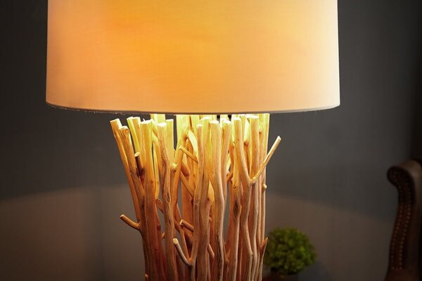 Etno stojící lampa Euphoria z naplavených větví s kulatým krémovým lněným stínítkem a černou čtvercovou podstavou 175 cm