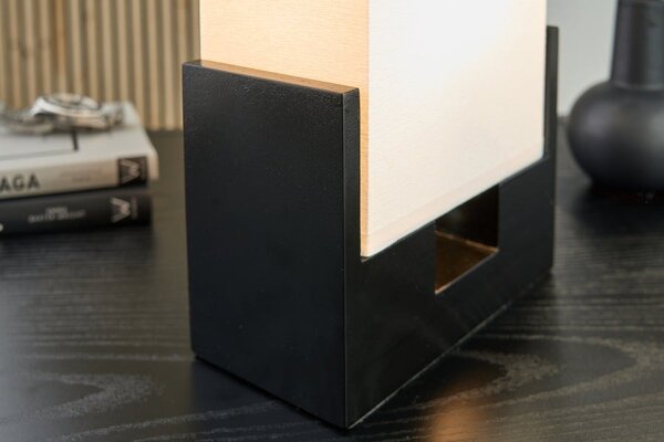 Moderní stolní lampa Gina s obdélníkovým béžovým stínítkem a černou podstavou s chromovým detailem 26 cm