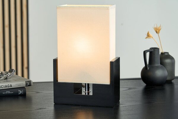 Moderní stolní lampa Gina s obdélníkovým béžovým stínítkem a černou podstavou s chromovým detailem 26 cm