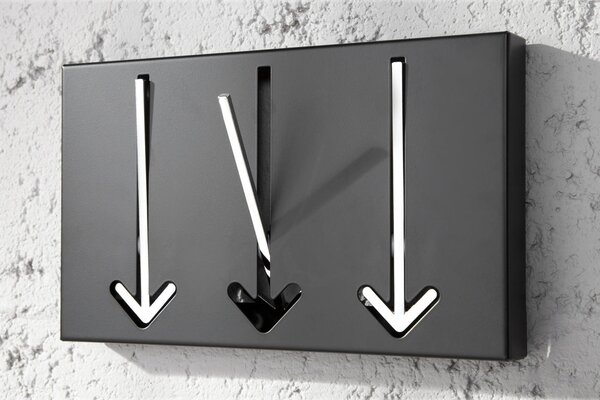 Designový obdélníkový kovový moderní černý závěsný nástěnný věšák Arrow v podobě stříbrných šipek 30 cm