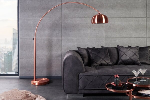 Designová moderní měděná stojící polohovatelná lampa Big Bow z kovu s kulatým stínítkem s perforací se zaoblenou nohou 210 cm