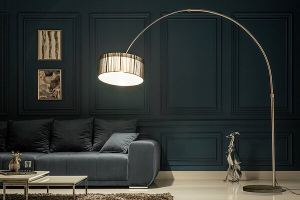 Moderní nastavitelná stojací lampa Extenso černá