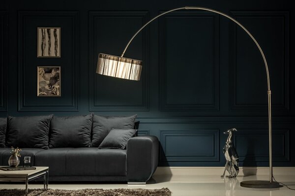 Moderní nastavitelná stojací lampa Extenso černá